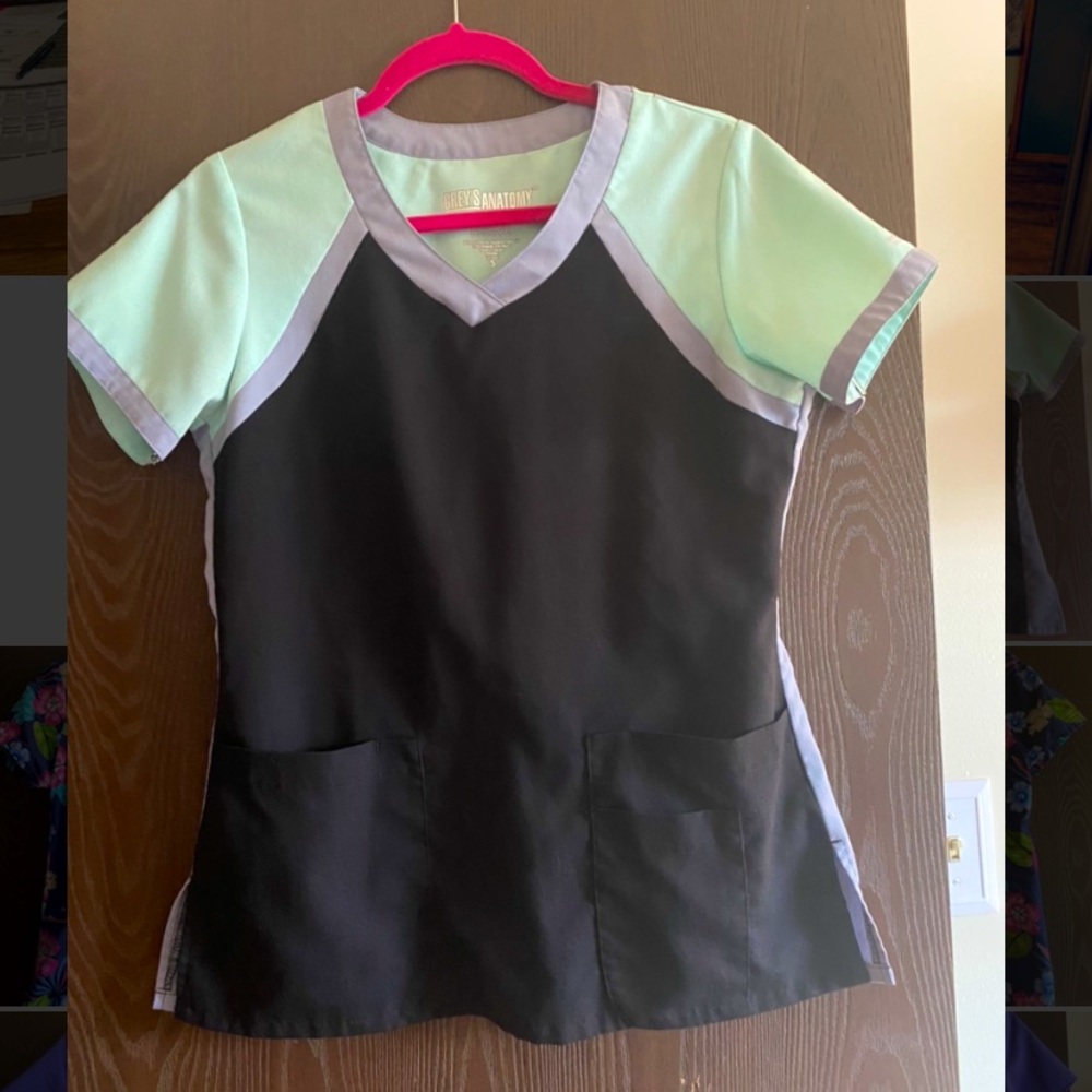 Grey’s Anatomy Active size small scrub tops